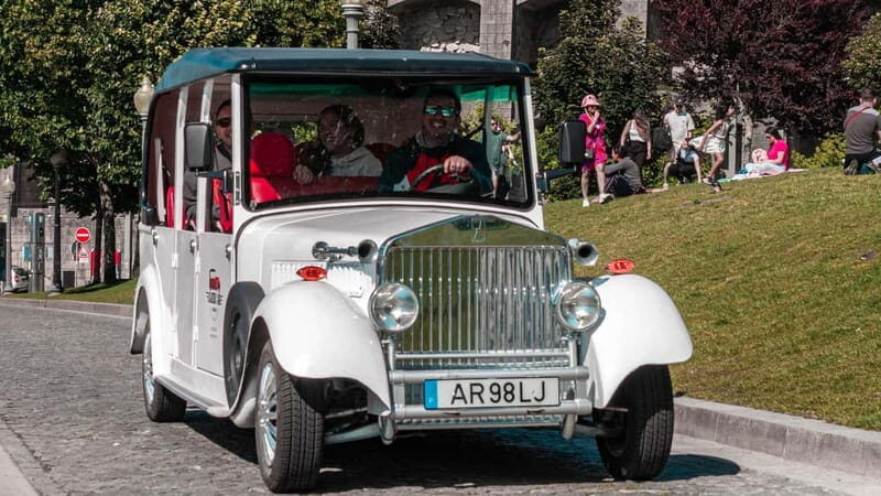 Porto: City Center Eco Car e Cruzeiro Rio Douro - Electric classic car in Porto: a practical way to cover ground