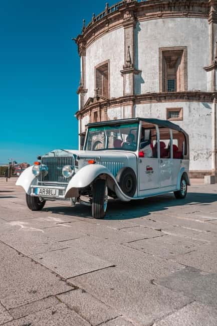 Porto: City Center Eco Car e Cruzeiro Rio Douro - Batalha Square, Santa Catarina Street, and Aliados Avenue: the city’s spine