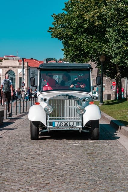 Porto: City Center Eco Car e Cruzeiro Rio Douro - Ribeira and the Douro River pier: why the 6 Bridges cruise is worth it