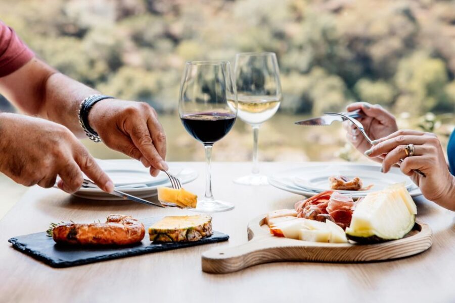 Porto: Douro Valley Full-Day Boat, Train, and Lunch Tour - Pinhão boat cruise: Port or sparkling, plus the best seat in the house