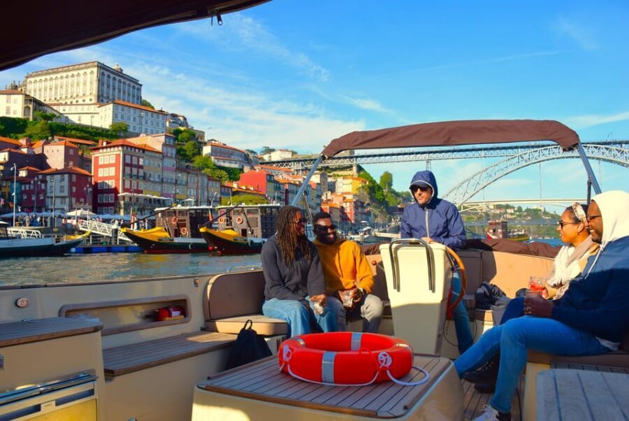 Porto: Six Bridges Douro River Cruise with Drinks - Group vs private: pick the vibe you want