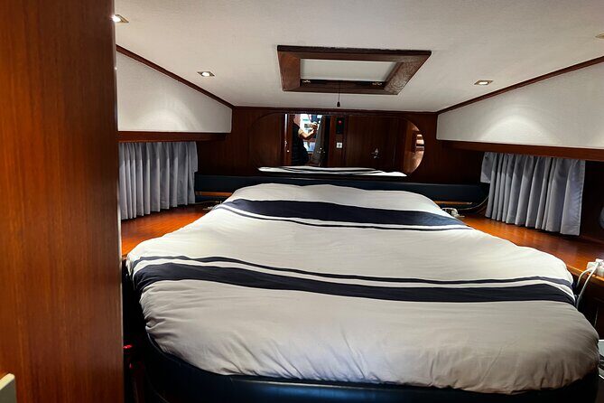 Premium Yacht Tour on the Douro - From Ponte do Freixo to Cais de Ribeira: your stop-by-stop ride