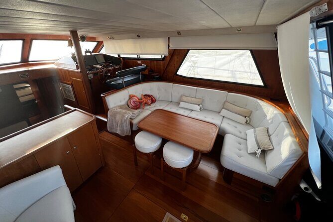 Premium Yacht Tour on the Douro - Comfort and vibe: what a classic yacht day feels like