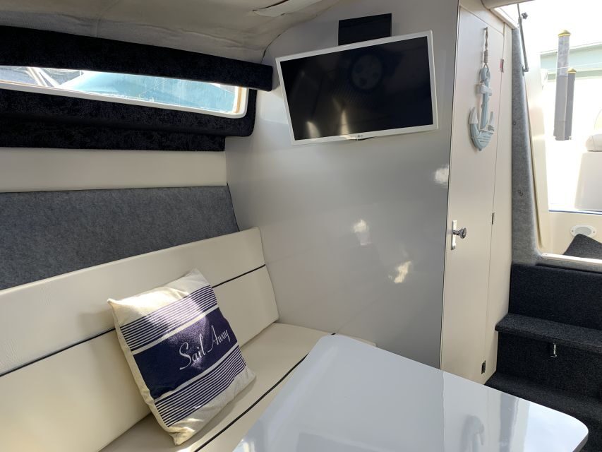 Private Cruise in Rio Douro - 2 hours - Up to 8 Passengers - Your Bayliner Ciera 24: comfort you’ll notice right away