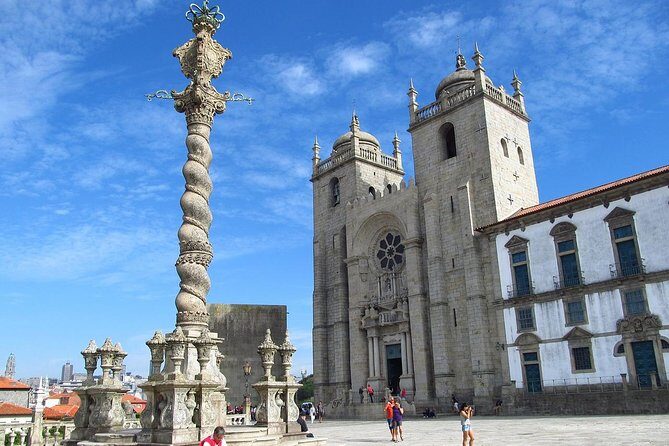Private Porto City Half Day Tour with River Cruise & Wine Tasting - Torre dos Clérigos: Porto’s Tall Reminder of the Past
